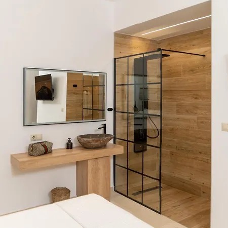 Luxury In Downtown Apartment