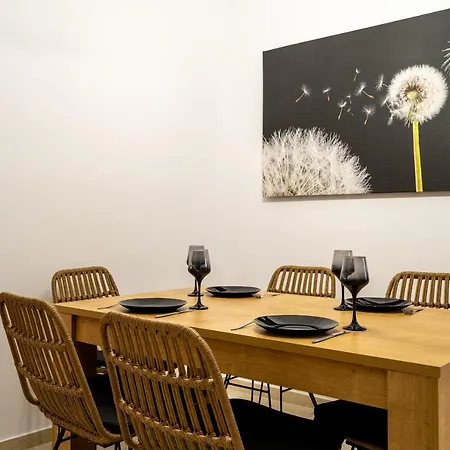 Luxury In Downtown Apartment *