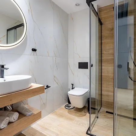 Luxury In Downtown Apartment *