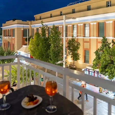 Luxury In Downtown Διαμέρισμα *